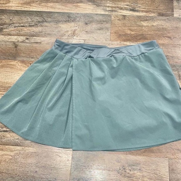 Sportswear Women's Sport’s Skorts Bundle - White and Green - Picture 5 of 8